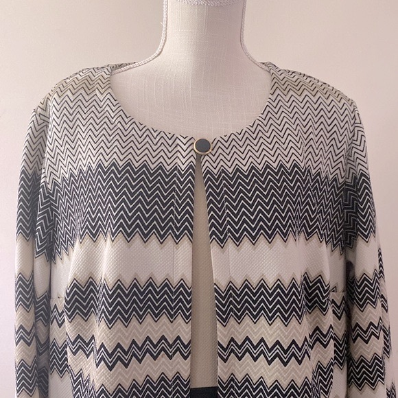 Danny and Nicole woman’s 2 pcs plus jacket / dress zing zag design back, tan - Picture 3 of 17